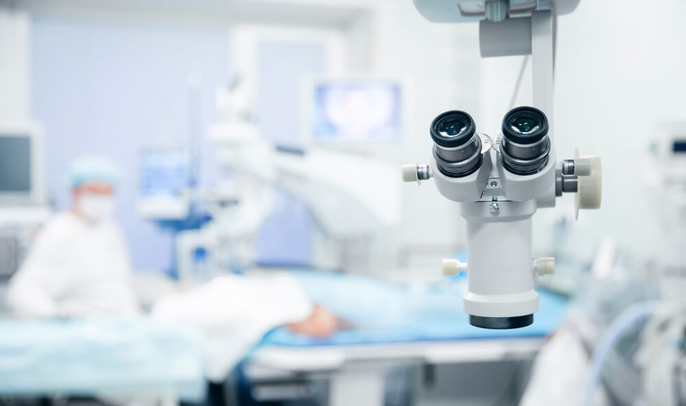 Linsenimplantation: Ablauf, Vorteile und mögliche Risiken