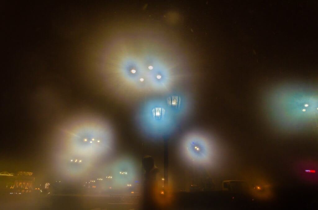 Halos bei Straßenlaternen bei trifokalen Linsen nach Katarakt-OP